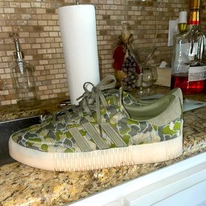 SAMBA ROSE CAMO ADIDAS SIZE 10.5